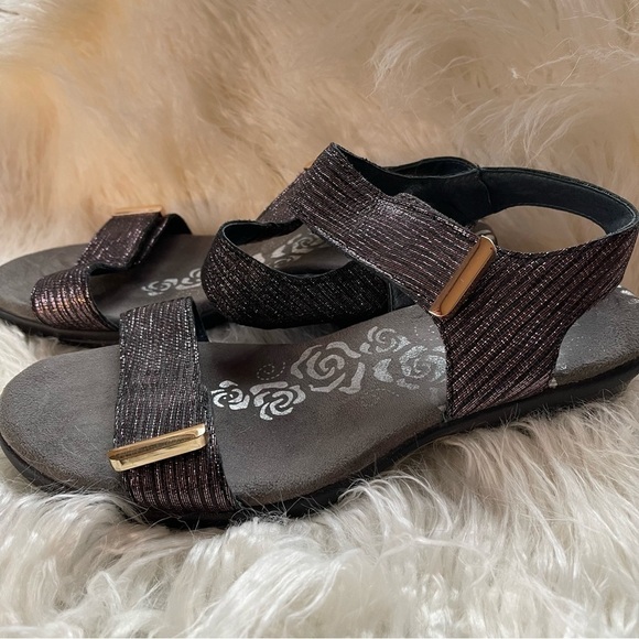 Propet Women’s Purple Shoes Sandals Low Heel Adjustable 8XW (2E) Leather Upper - Picture 2 of 4